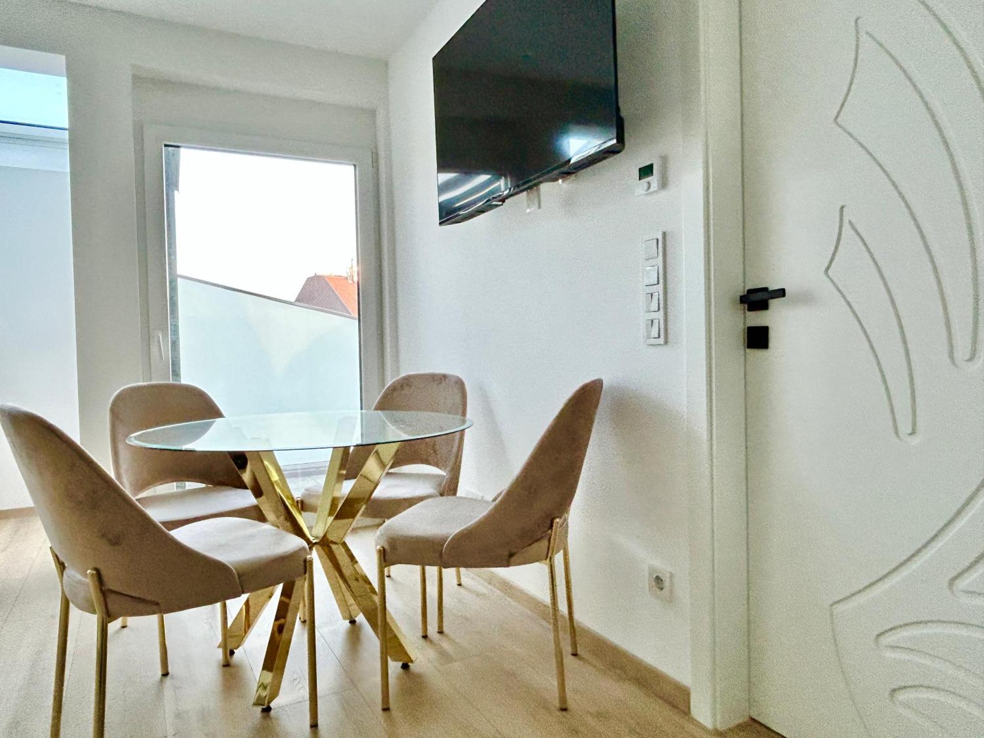 וינה Asp Modern Apartments With Balcony & Free Parking מראה חיצוני תמונה